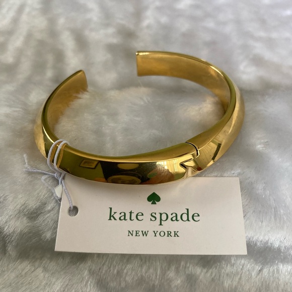 🍀NWT Kate Spade “Raise The Bar” Gold Hinged Bangle Bracelet - Picture 1 of 4